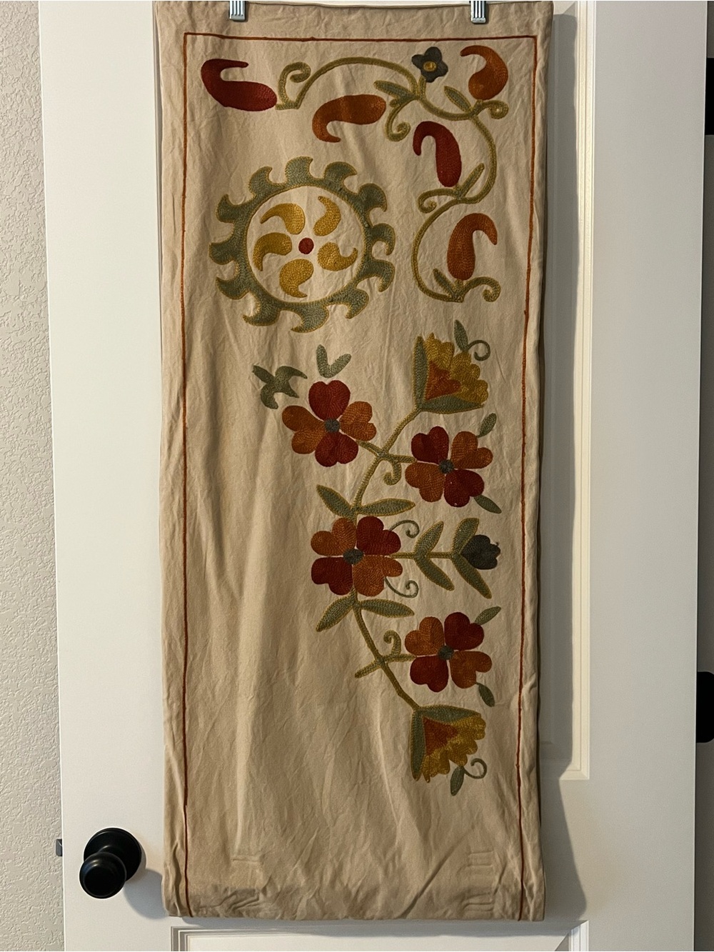Pottery Barn Beige Runner with Red, Orange & Olive Floral Embroidery w/8 napkins